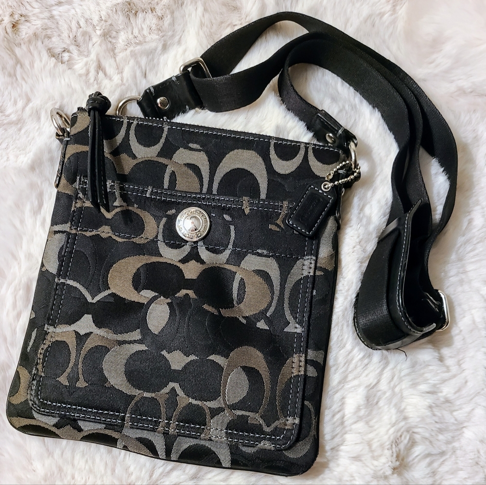 AUTHENTIC COACH BLACK SIGNATURE CROSSBODY BAG